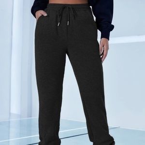 “H” stacked sweatpants 🖤